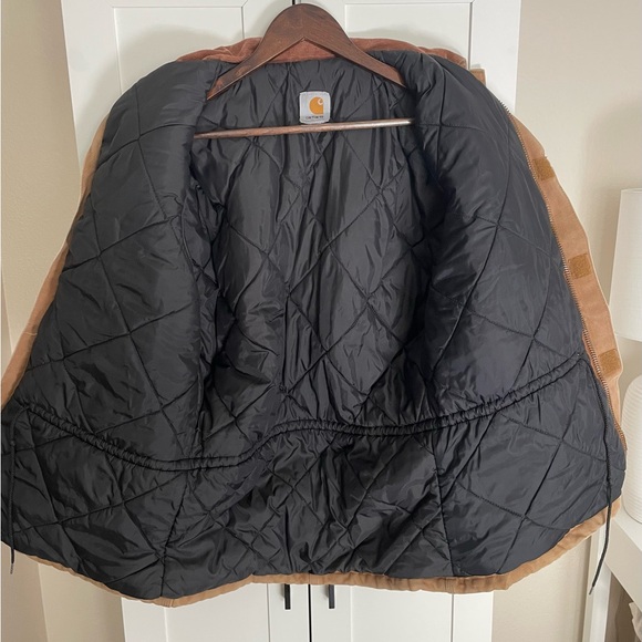 Expertly Distressed Carhartt Duck Jacket - Looks Worn-in but is Super Clean 🧼 🧥 - Picture 4 of 6